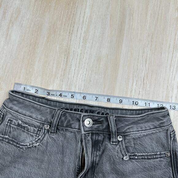 American Eagle Gray High Rise Mom Jean Raw Ankle Hem Distressed Denim Jeans 4 - Picture 7 of 16